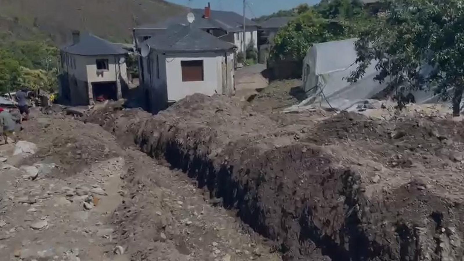 Zanja a lo largo de A Bouza