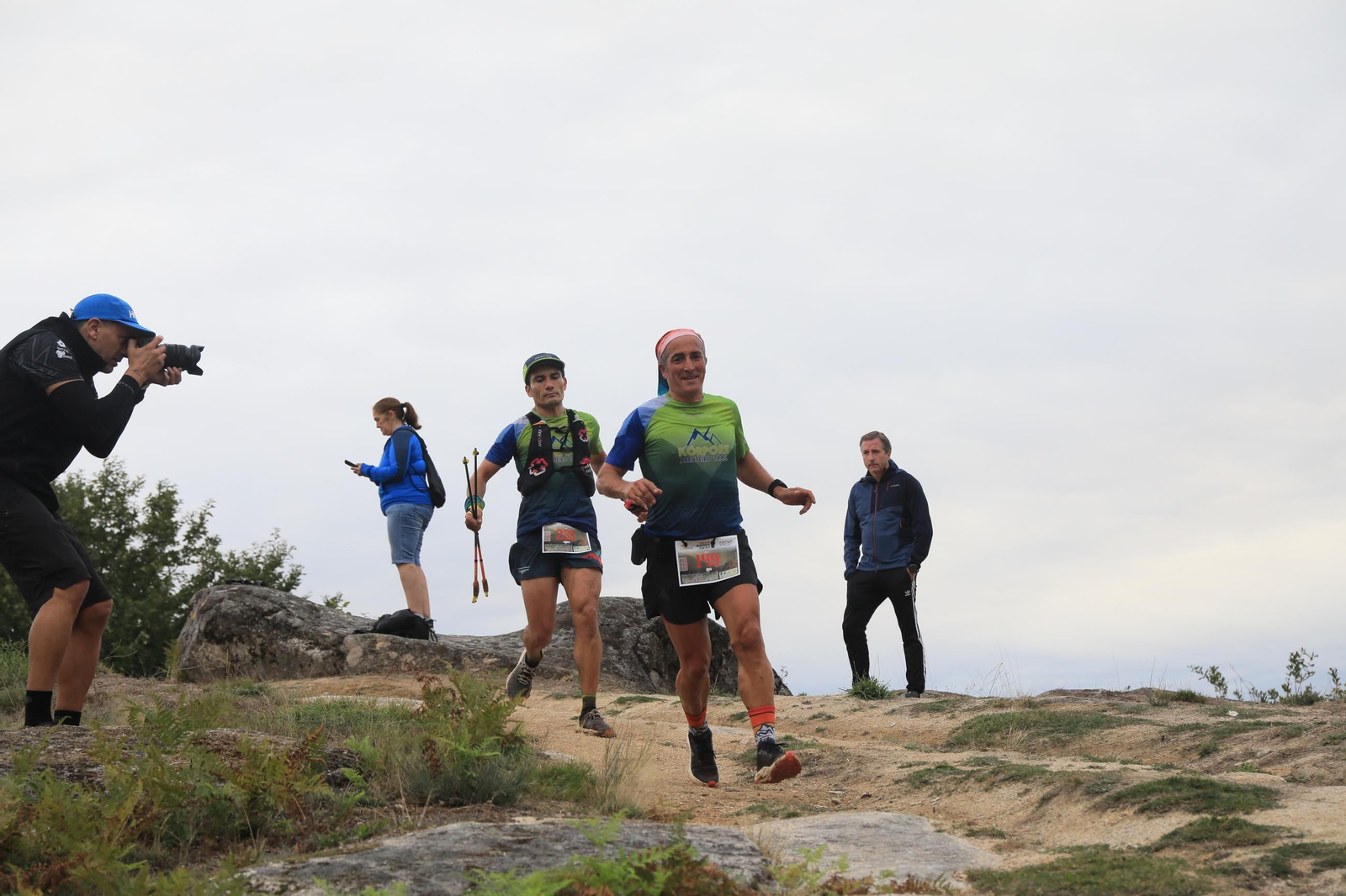 Galería | El Trail Ribeira Sacra cumple diez años y lo celebra entre montes y miradores, en fotos