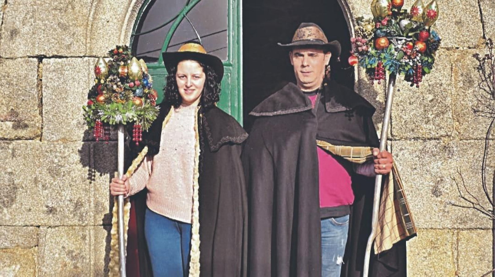 La reina Lili García junto al rey Rubén Diéguez.