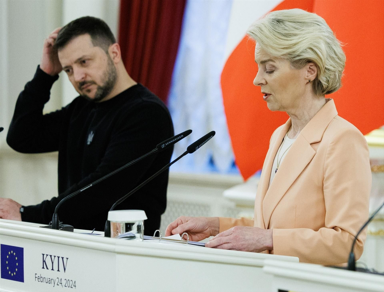 La presidenta de la Comisión Europea, Ursula von der Leyen, con el presidente de Ucrania, Volodimir Zelenski