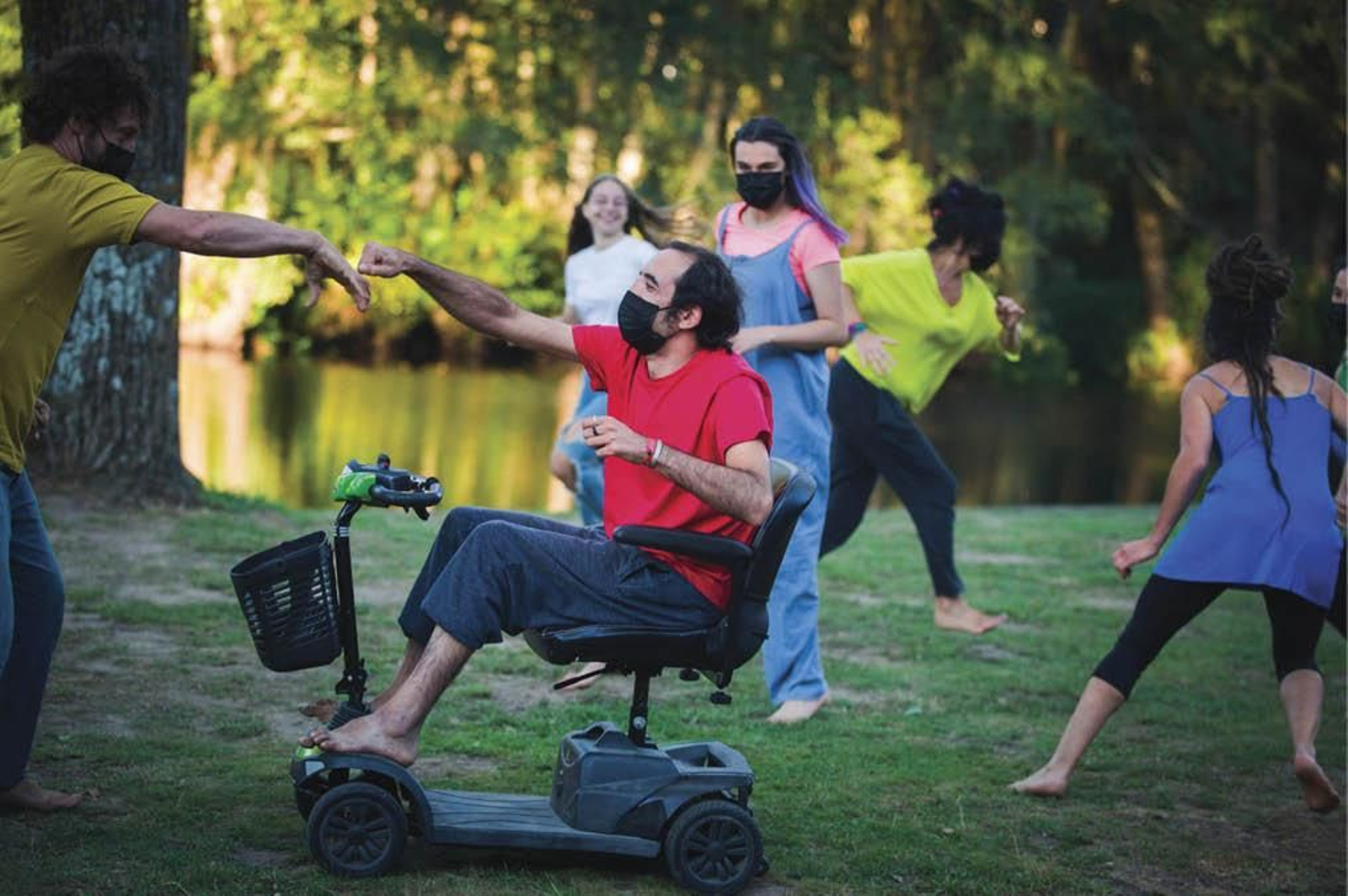 El espectáculo “Ser Con” al aire libre.