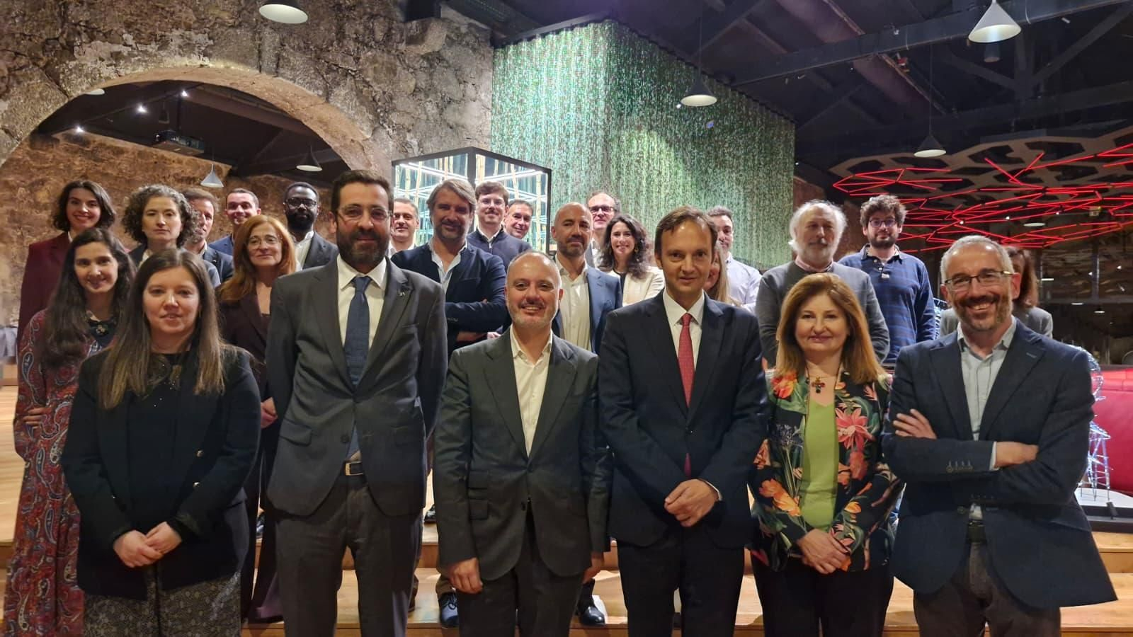 La cumbre biotech, en Oporto, con David Regades (Zona Franca) y Andrés Fernández (Zendal) en el centro.