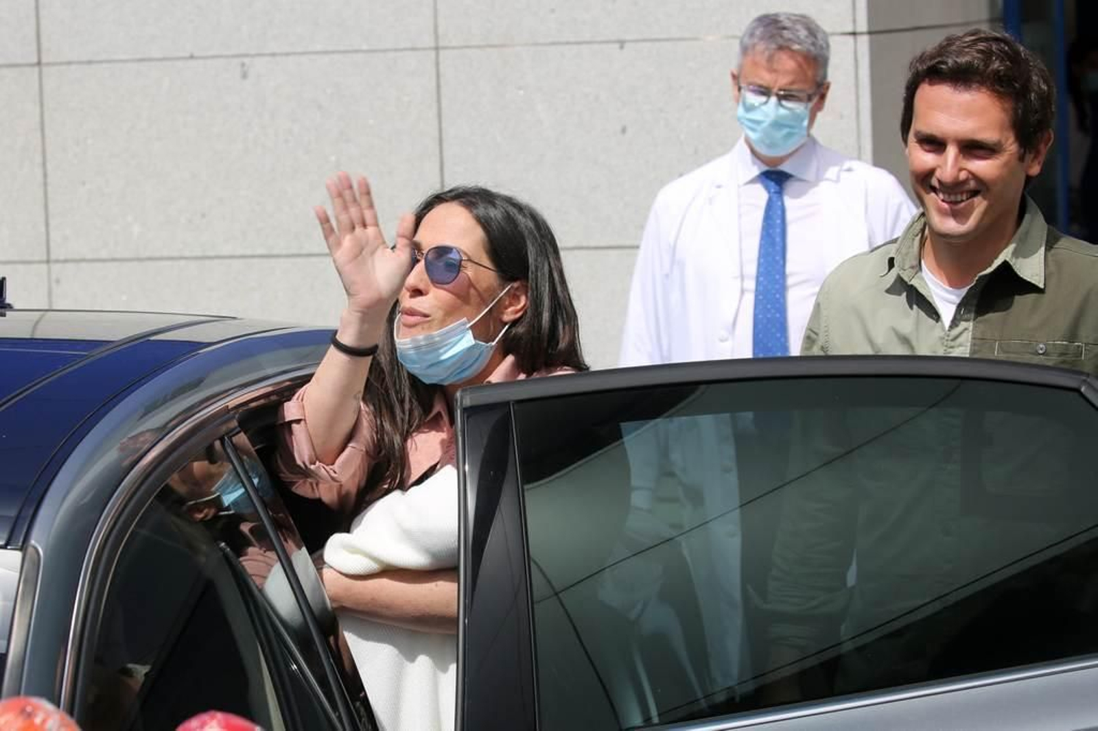 Malú y Albert Rivera reciben el alta médica tras el nacimiento de su hija Lucía 7