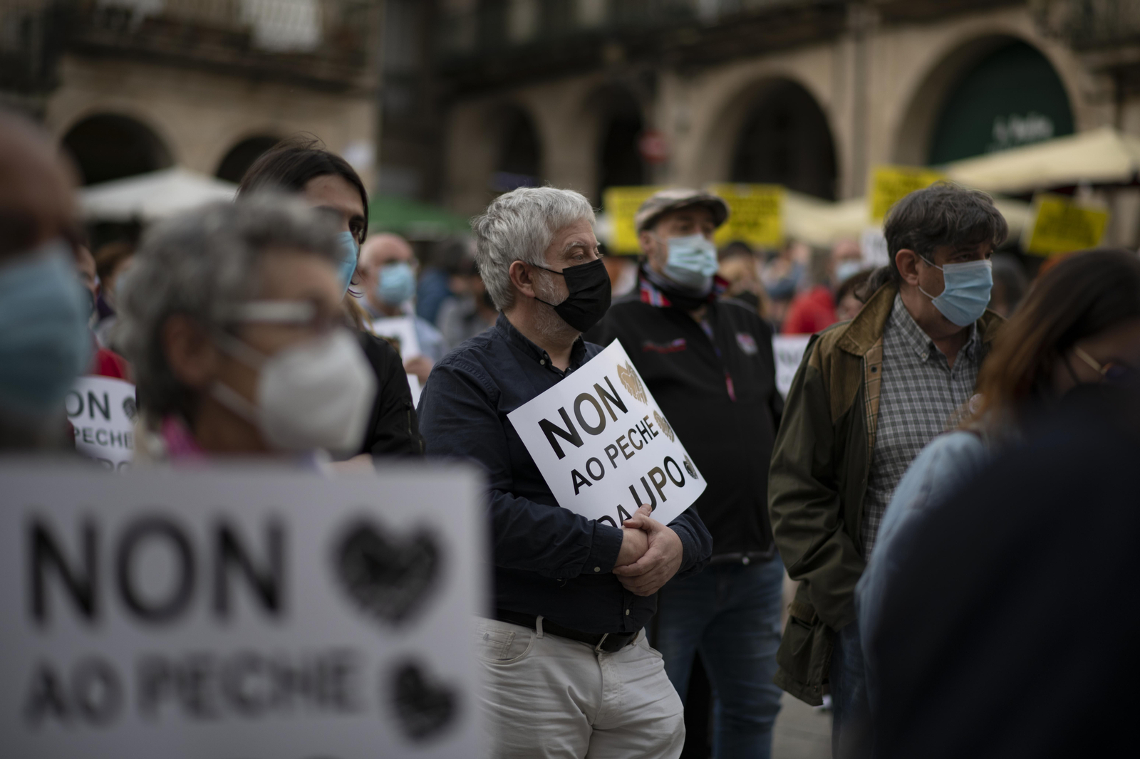 Concentración cultural contra el cierre de la Universidad Popular de Ourense.