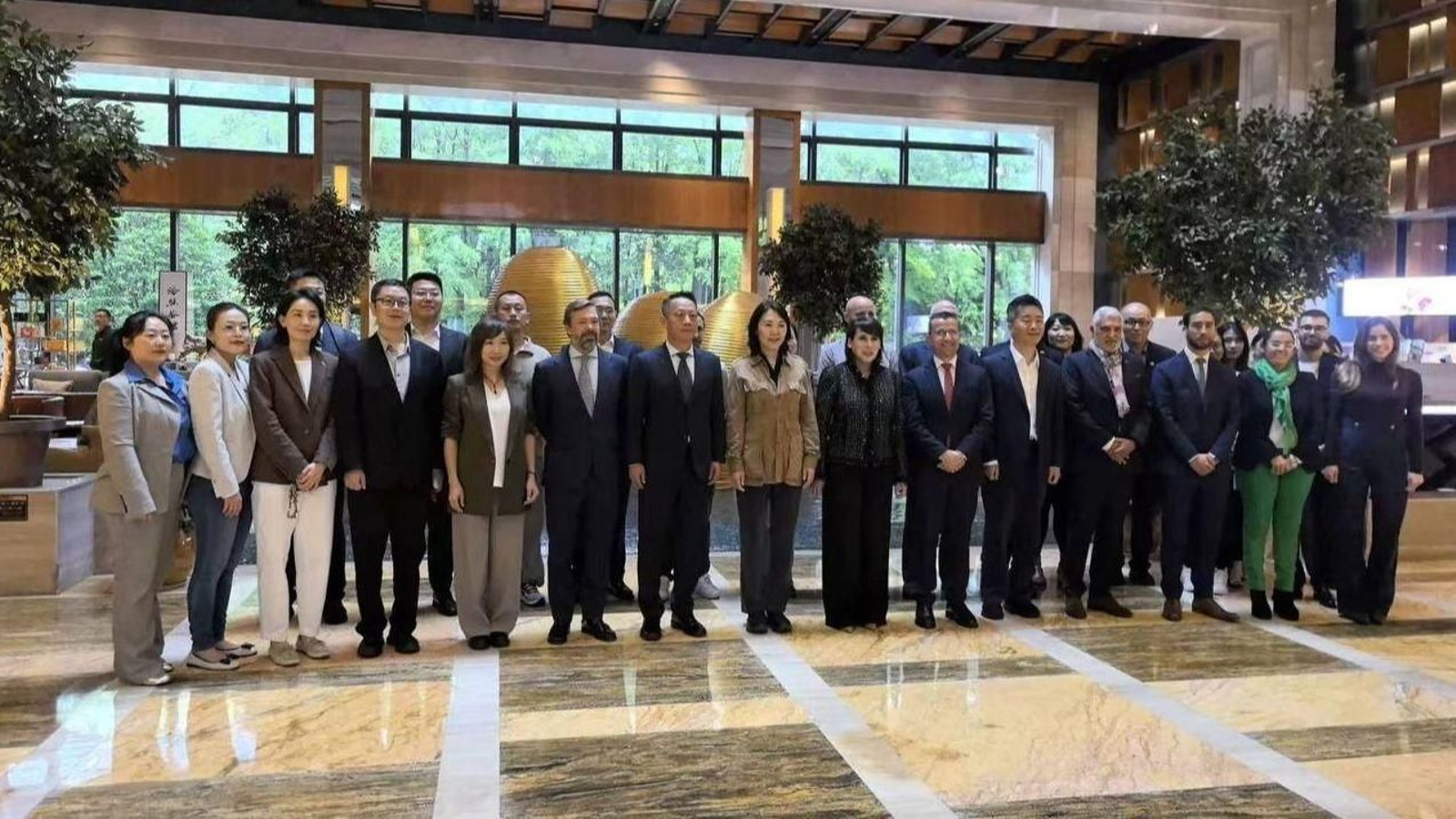 A conselleira de Economía e Industria, María Jesús Lorenzana, iniciou hoxe unha viaxe ao país asiático que contará coa presenza do presidente da Xunta, Alfonso Rueda, a partir de mañá.