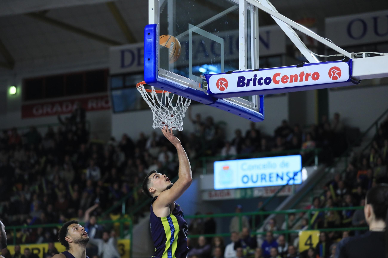 Galería | El Pazo, a reventar para el derbi COB-Obradoiro