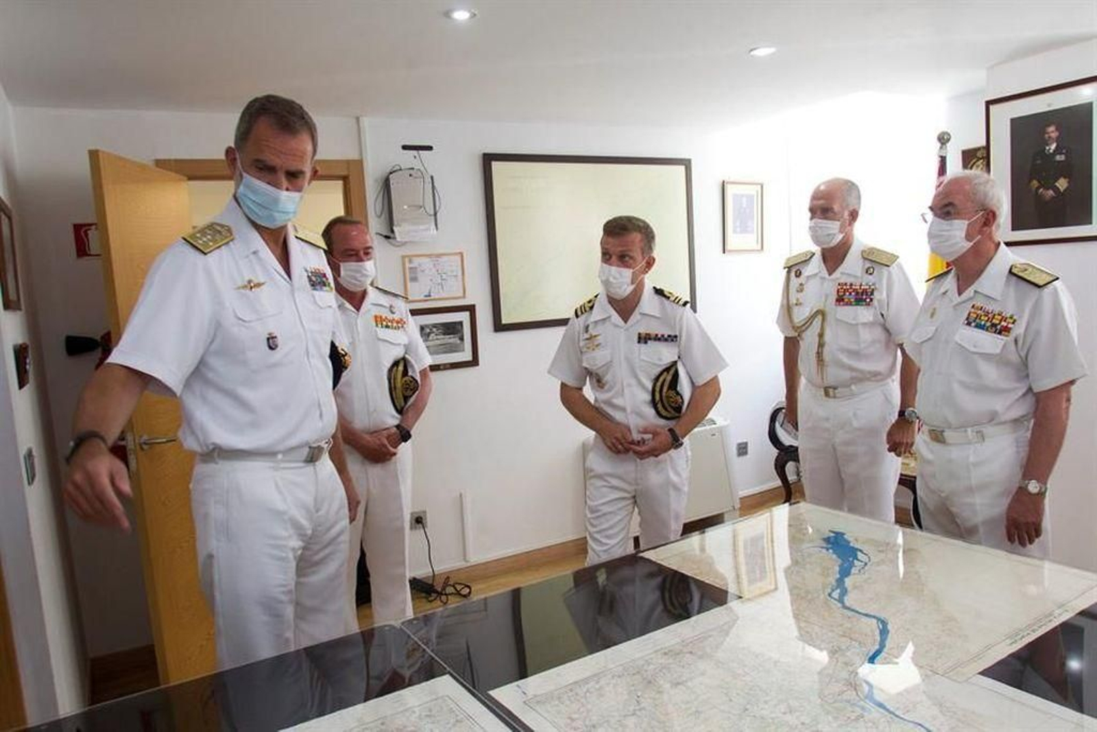 Tui recibe con aplausos al Rey en su visita a Comandancia Naval del Miño // Vicente