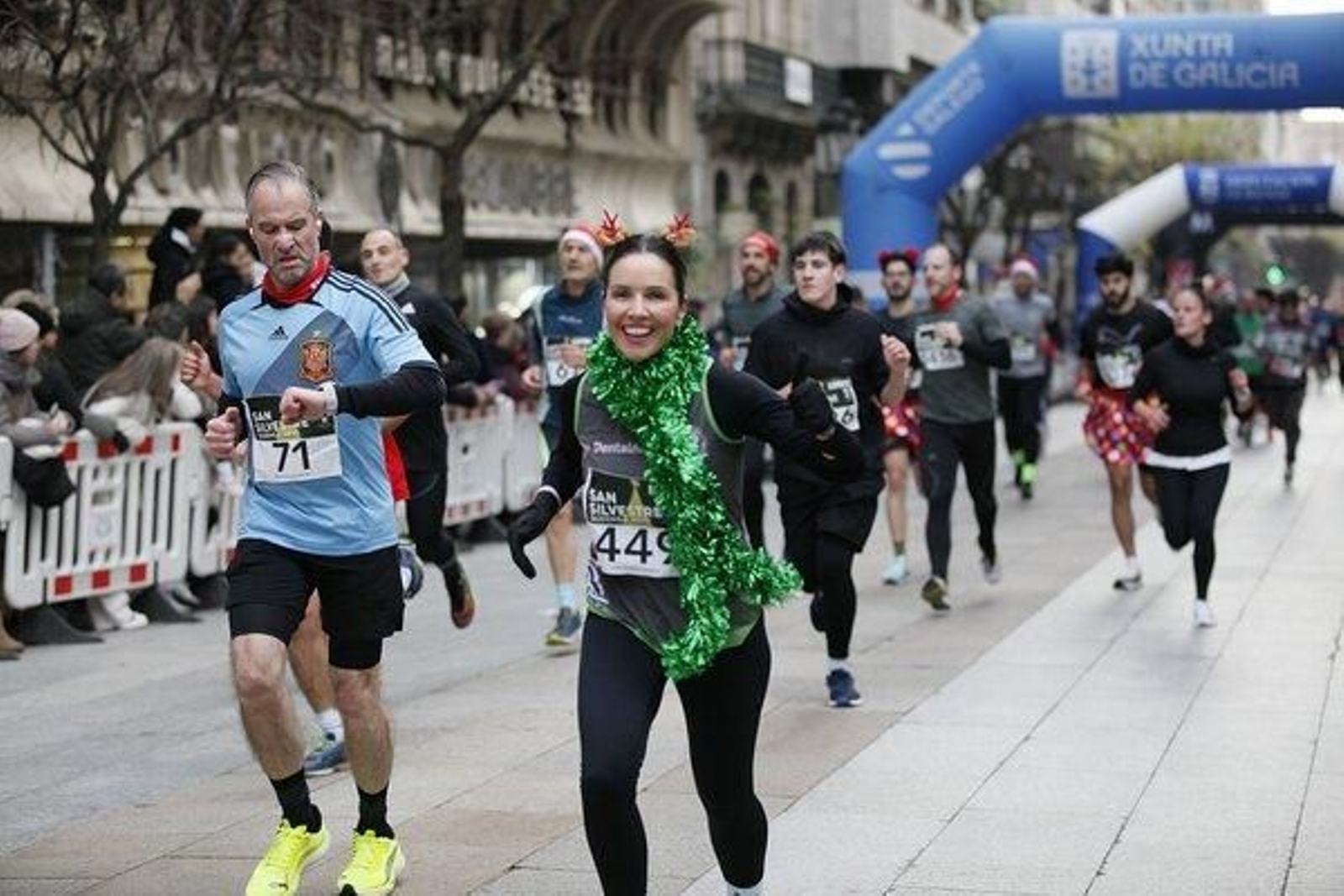 La ciudad vivió una tarde diferente gracias a la San Silvestre.
