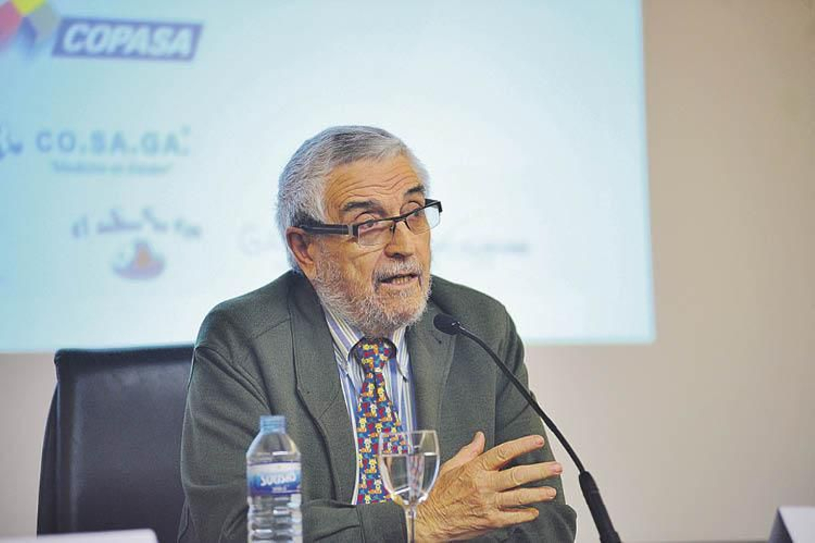 El fallecido Amando de Miguel, durante una intervención en el Foro La Región en 2016.