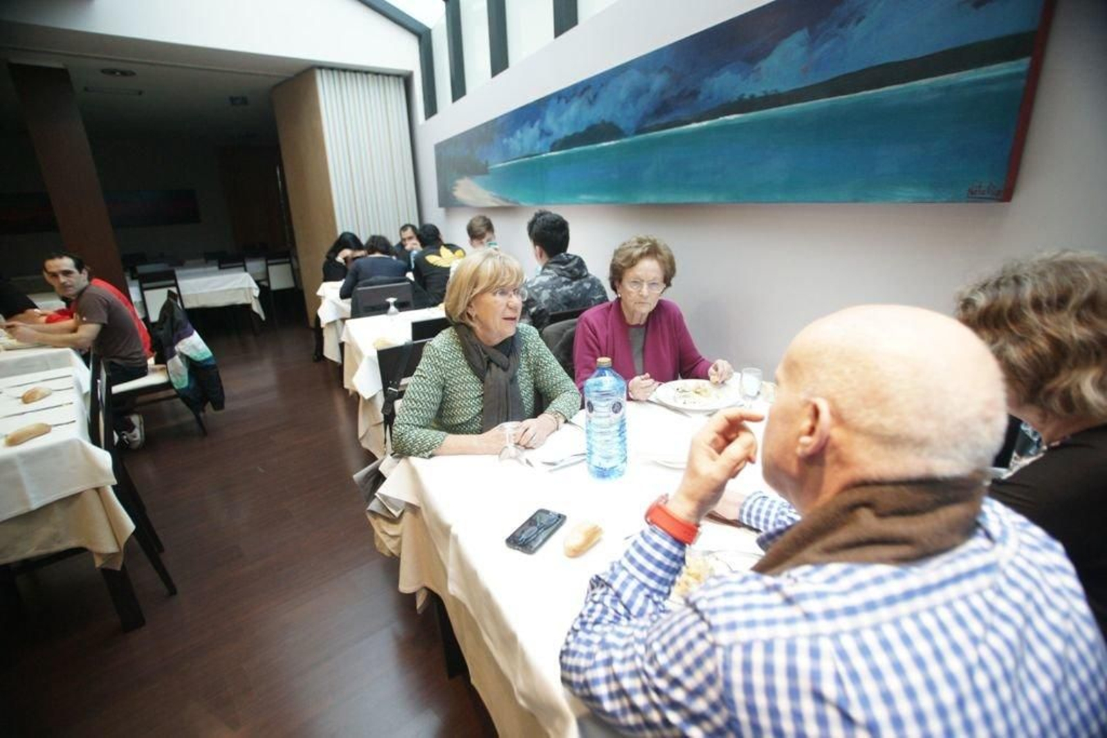 La concejala de Bienestar Social, Isaura Ableairas, les acompañó en la comida,