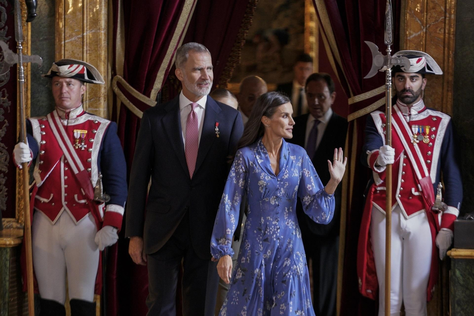 Los reyes Felipe y Leticia en la recepción en el Palacio Real. // Europa Press