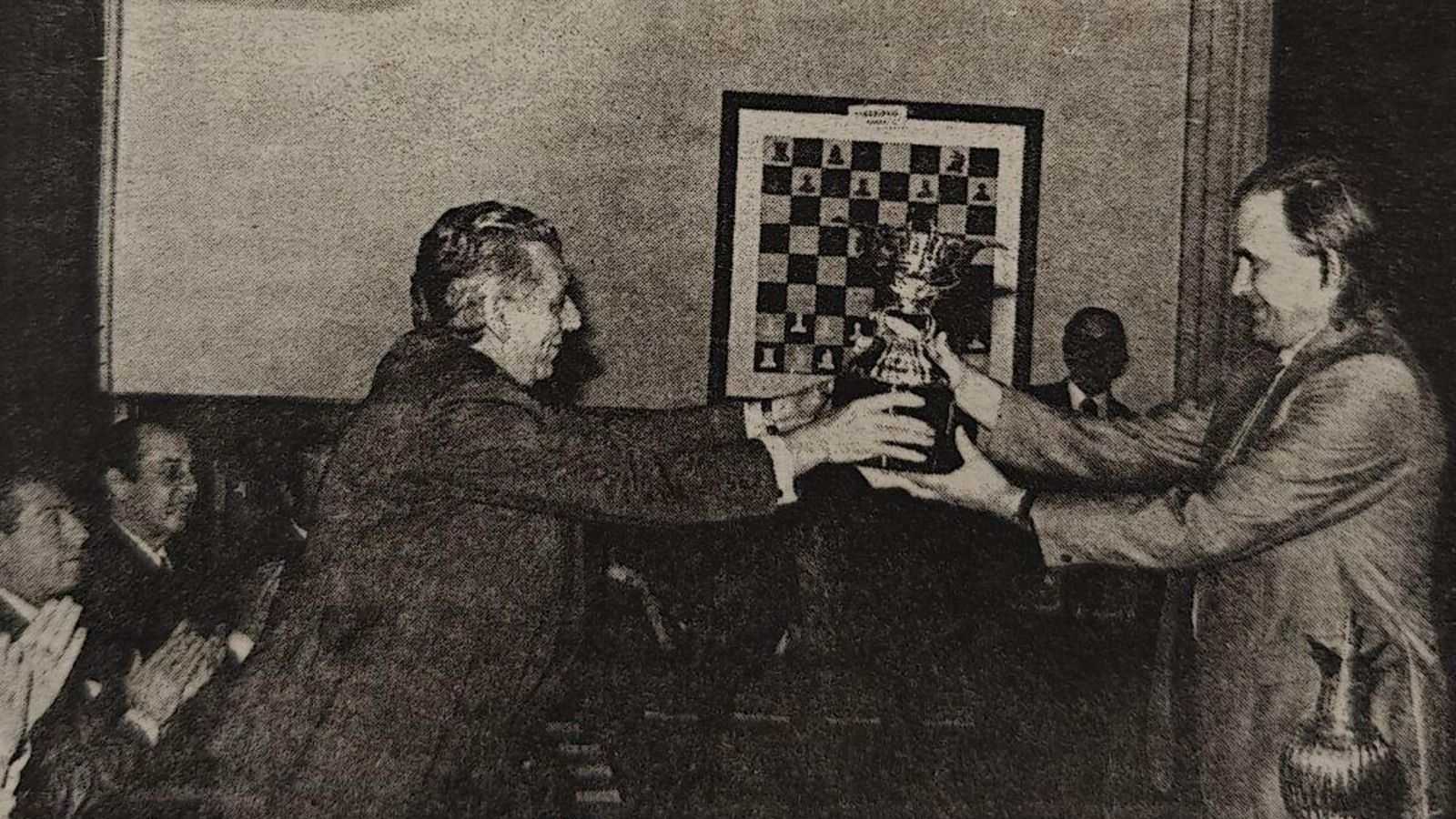 Entrega de premios del Torneo Internacional de Ajedrez.