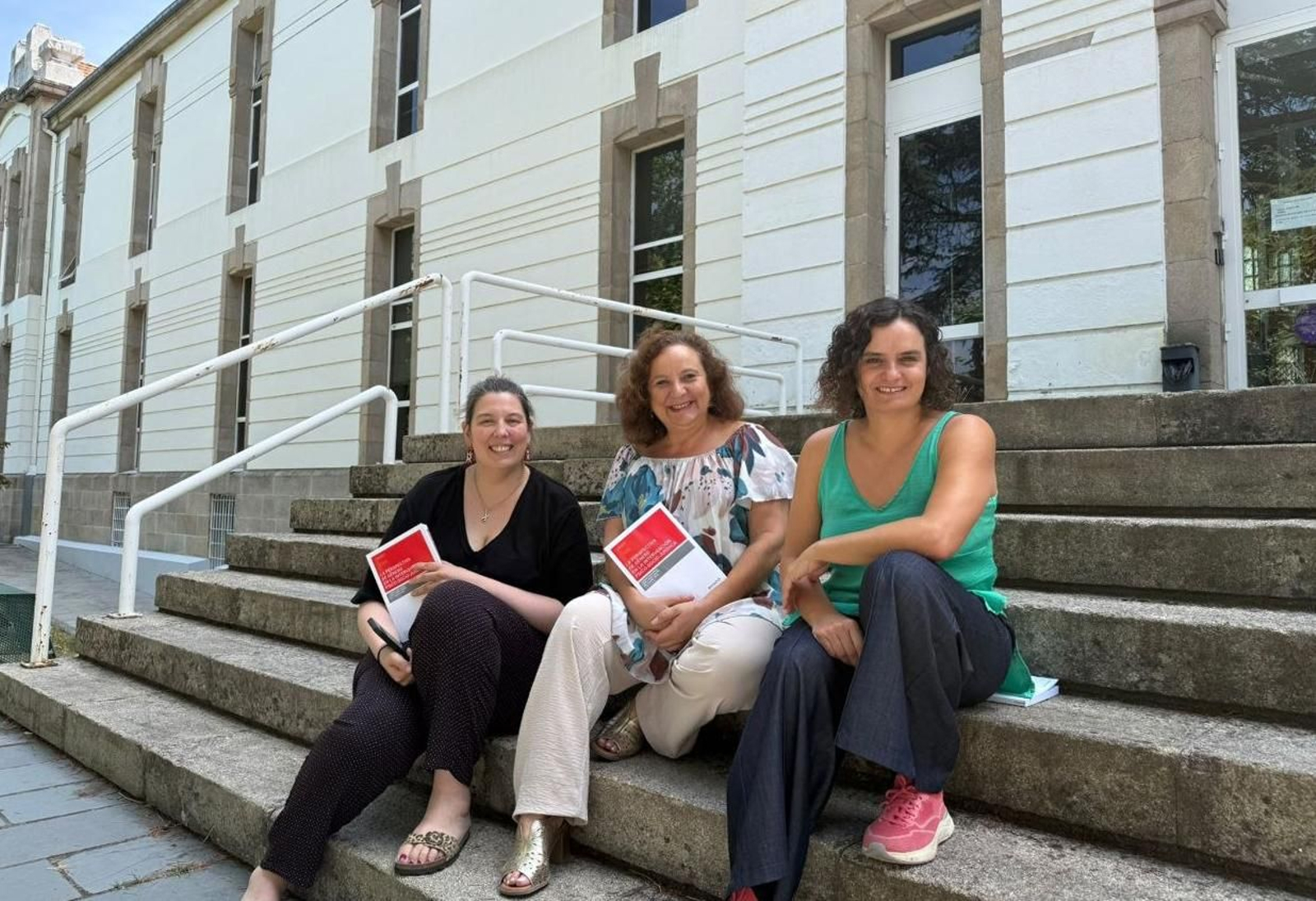 Sabela Pérez, Carmen Verde e Iria Vázquez, coordinadoras de la publicación.