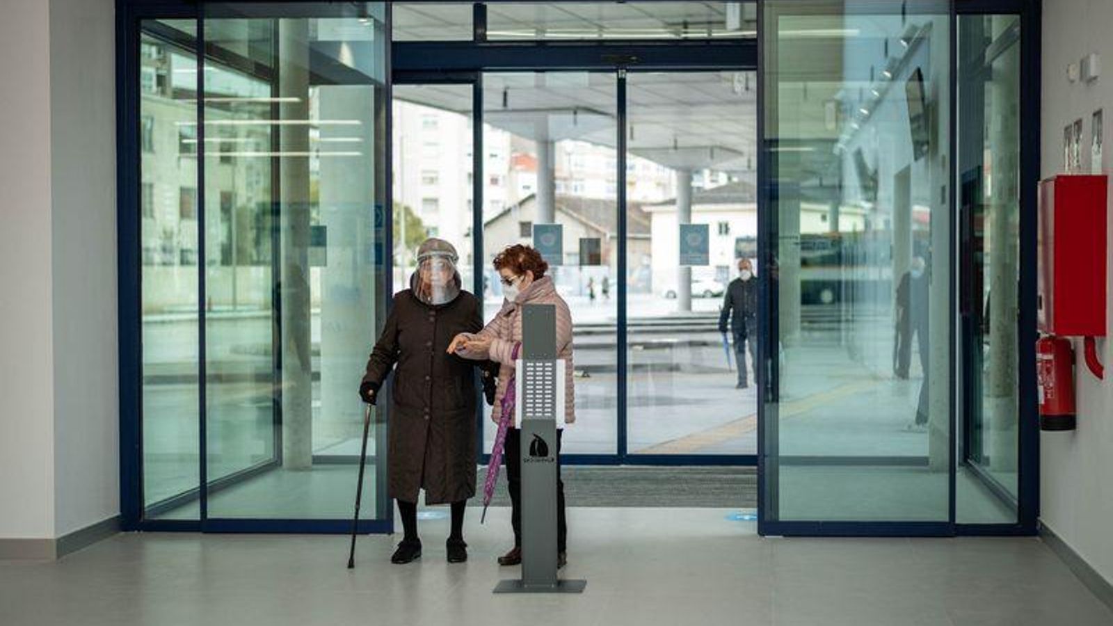 OURENSE (NOVA ESTACIÓN DE AUTOBÚS). 06/02/2021. OURENSE. A conselleira de Infraestruturas e Mobilidade, Ethel Vázquez, xunto co alcalde de Ourense, Gonzalo Pérez Jácome, e o delegado territorial da Xunta en Ourense, Gabriel Alén, supervisarán o inicio da prestación dos servizos de transporte interurbano na nova terminal de autobuses intermodal de Ourense. FOTO: ÓSCAR PINAL 