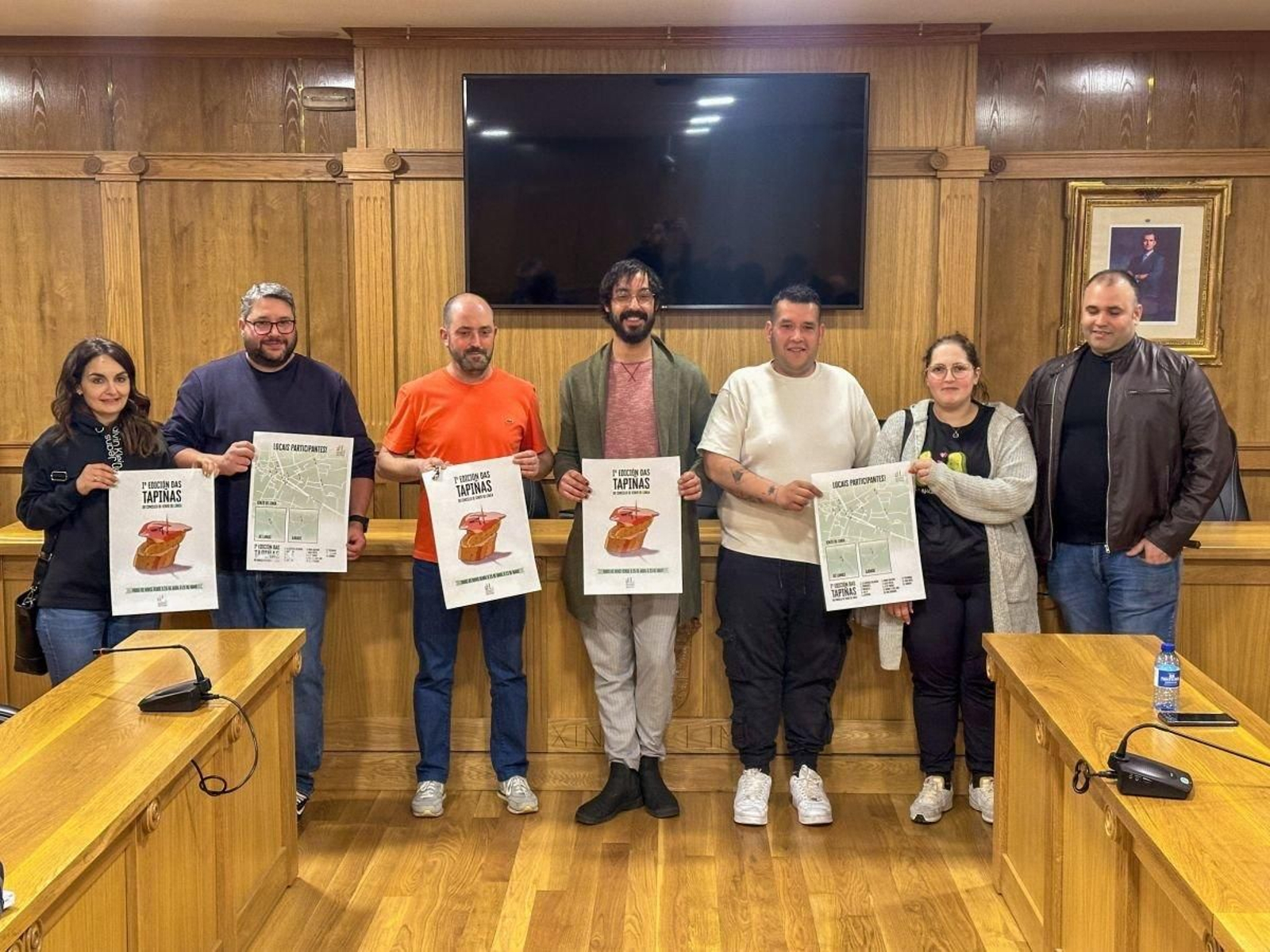 Representantes de la Asociacion de Hostaleiros da Limia en la presentación de la 1ª Edición das Tapiñas.