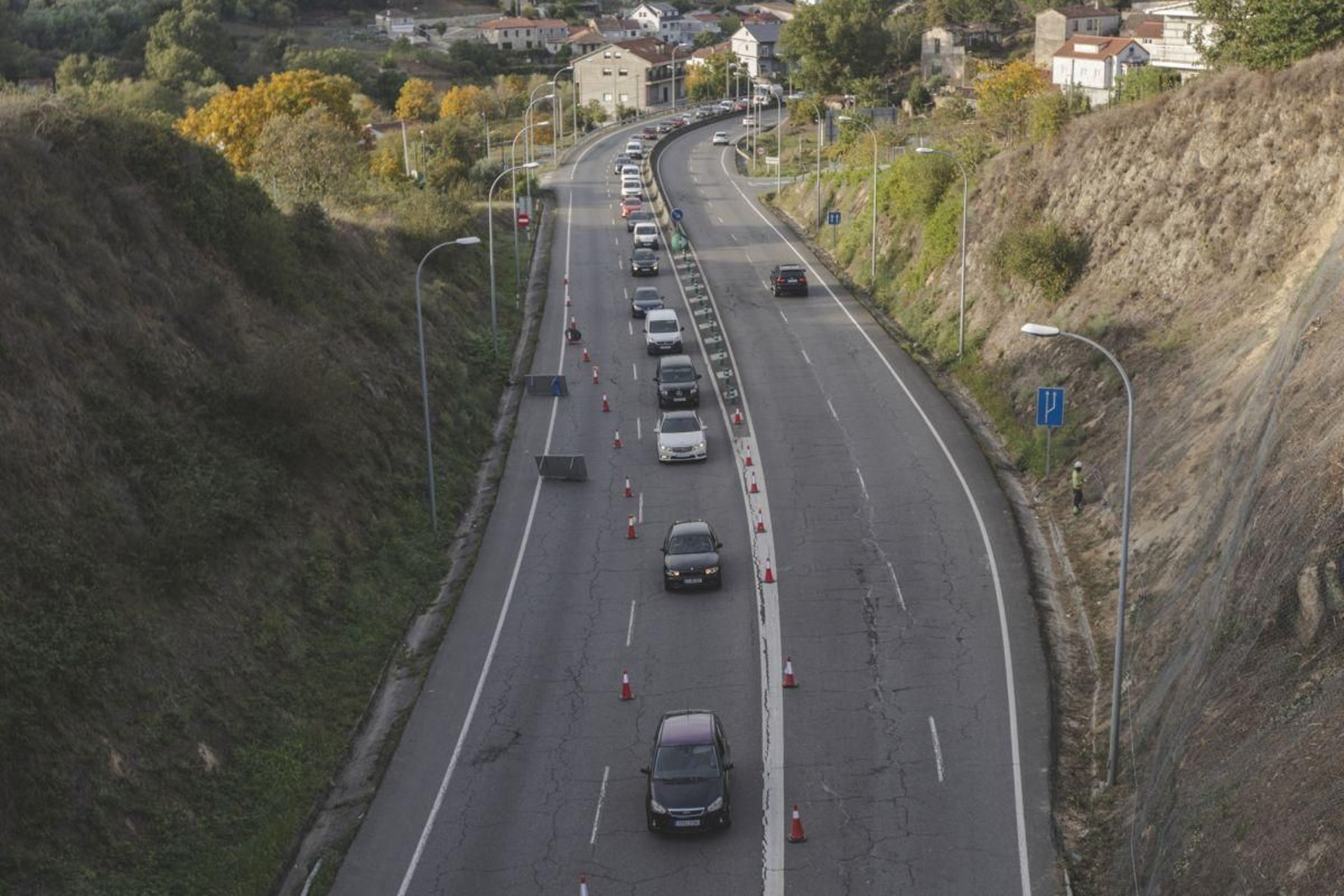 El cambio de carriles cortados creó caos en la N-525