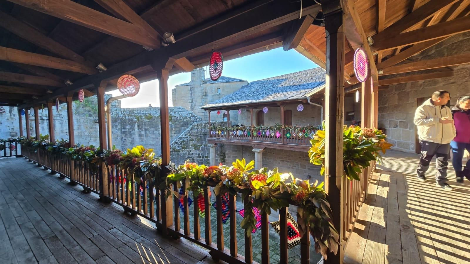 Galería | Castro Caldelas teje la Navidad punto a punto