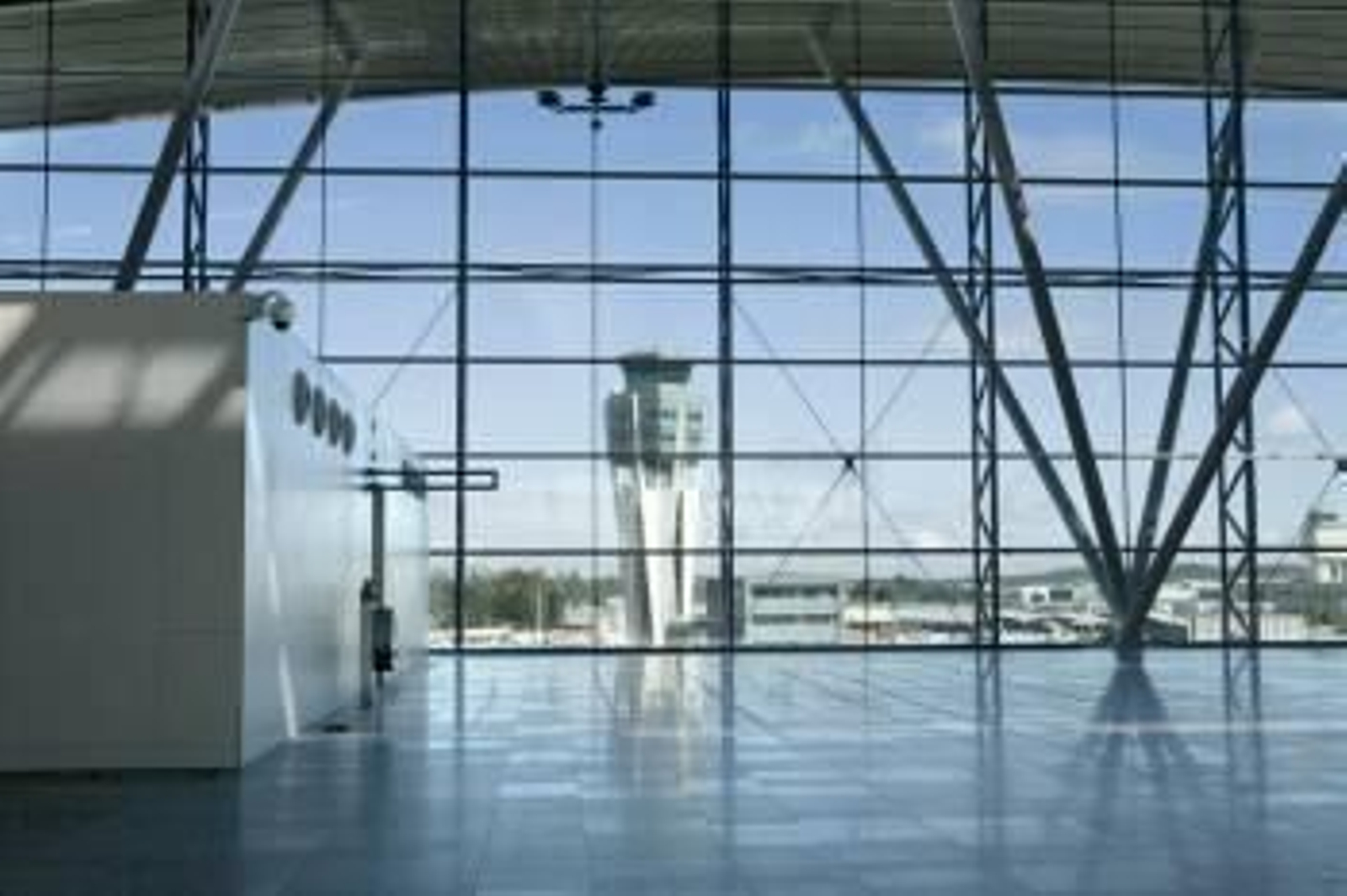 Interior de las instalaciones del aeropuerto de Santiago de Compostela.