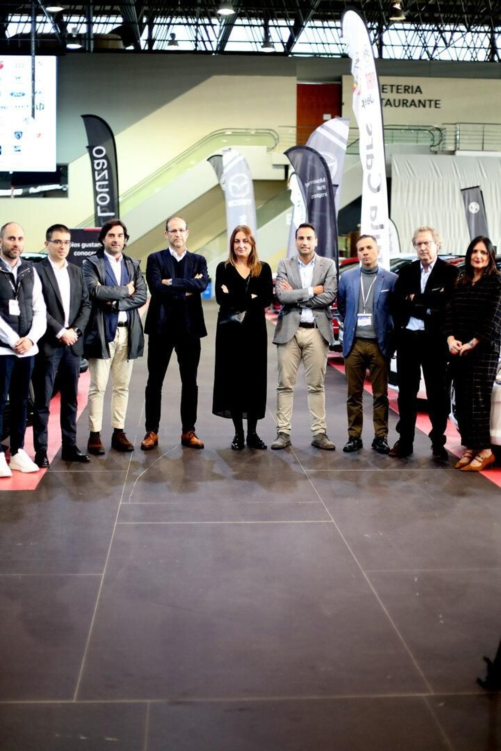 Segunda jornada del Salón del Automovil en Expourense, especial coches de ocasión. De izquierda a derecha: David Gomez (Nisan) Pablo Perez (Toyota) Diego Fernandez (Mercedes) Susana Soto (Betula Cars) Marcos San Pedro (Blendio) Adolfo Nuñez (Hiunday) Antonio GarcÍa (Volvo) Cristina Álvarez (Expourense).