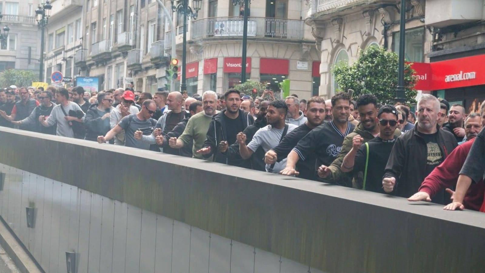 Galería | El metal toma de nuevo las calles de Vigo