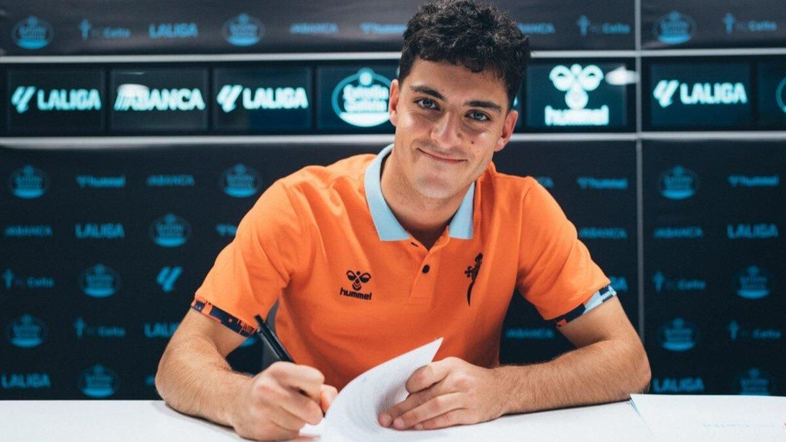 Hugo Álvarez firmó la ampliación de su contrato con el Celta hasta 2028 el pasado martes.