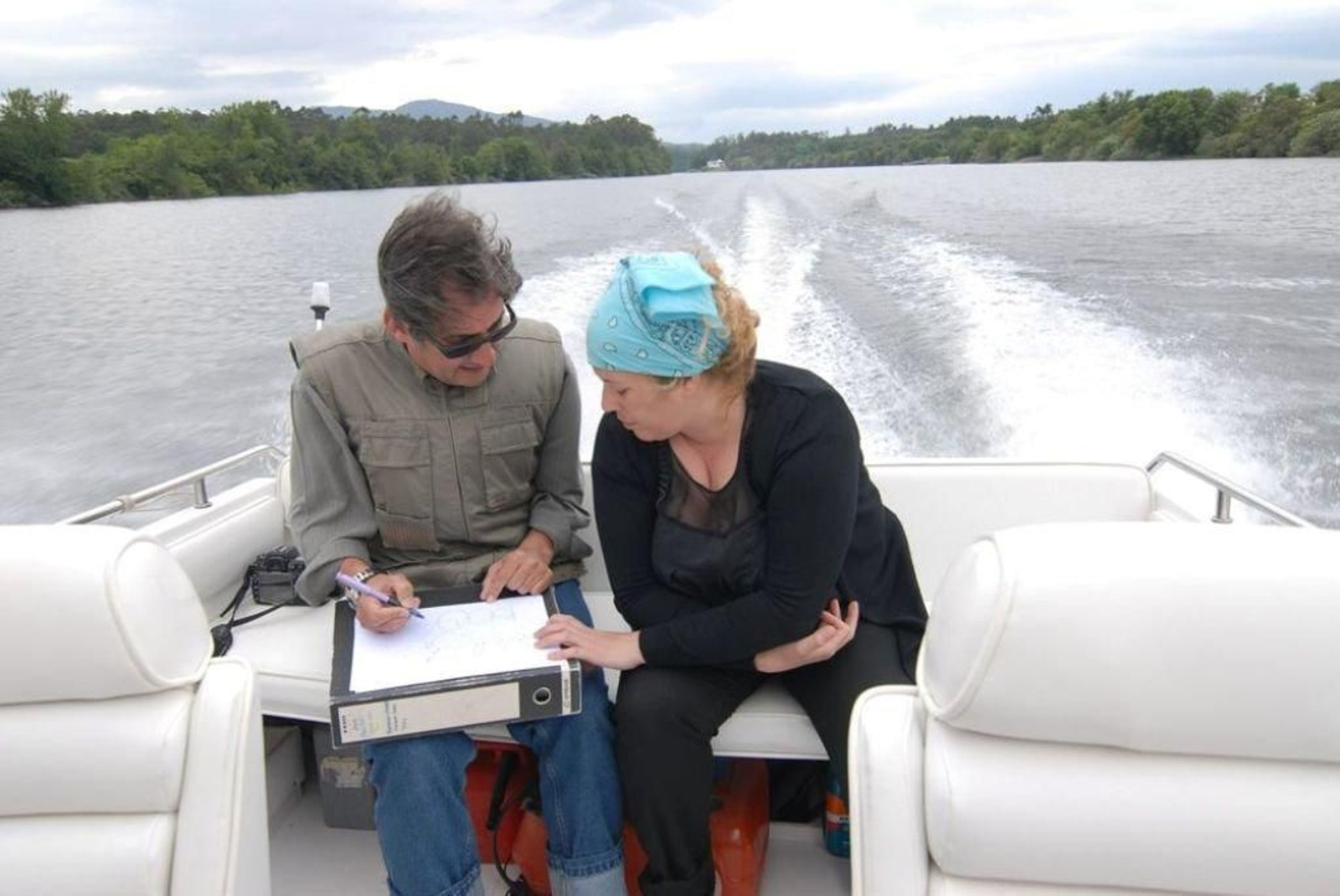 Rebeca Blanco-Rotea, inspeccionando el Baixo Miño.