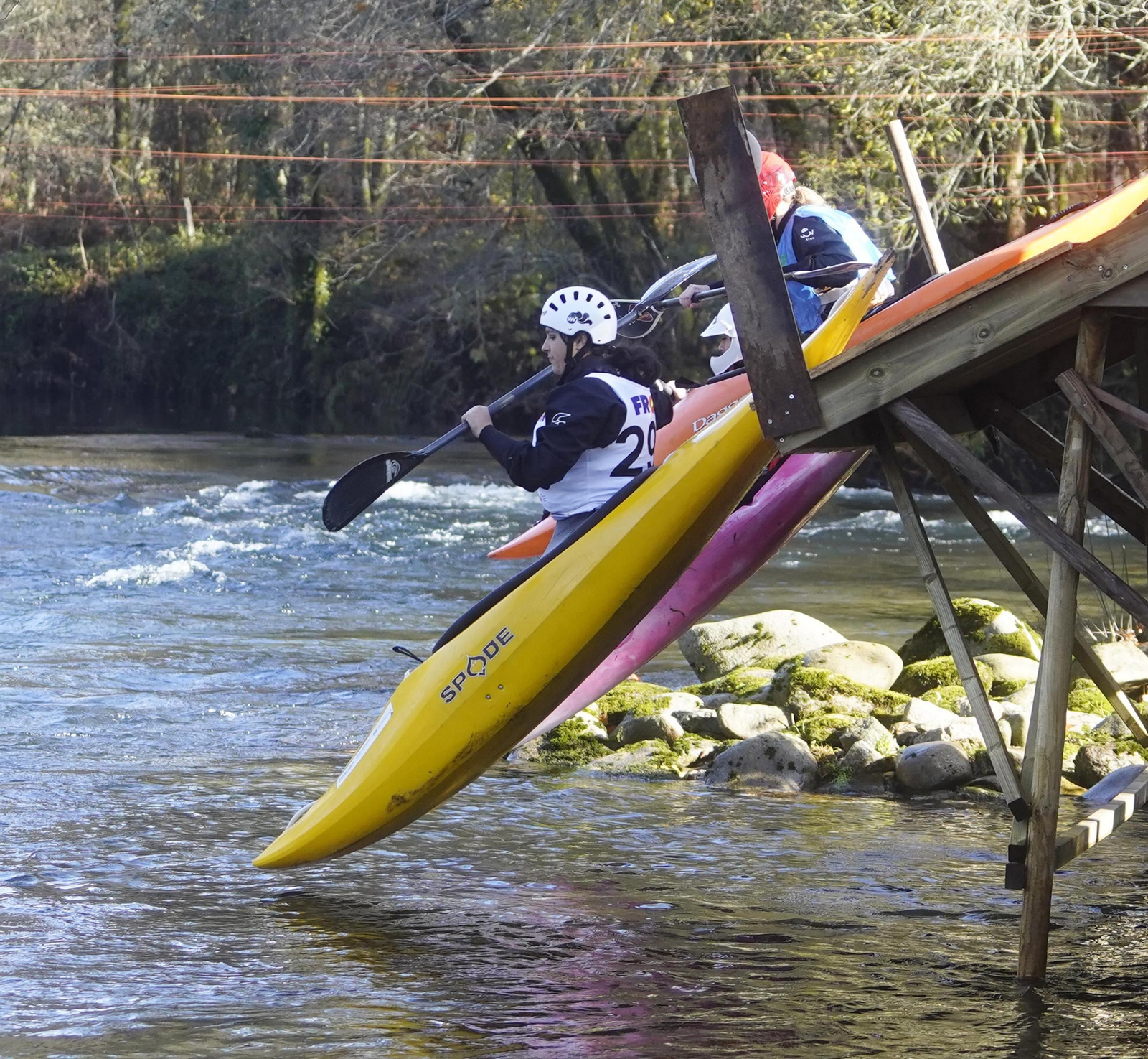 Galería | Mondariz Balneario acogió el Gallego de slalom y kayak cross