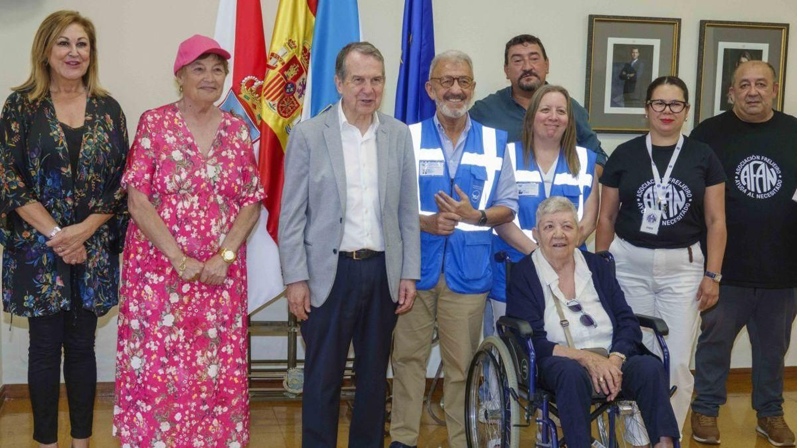 Caballero y miembros de AFAN, Casa Caridad, Vida Digna, Banco de Alimentos y Solidariedade co Pobo Saharauí.