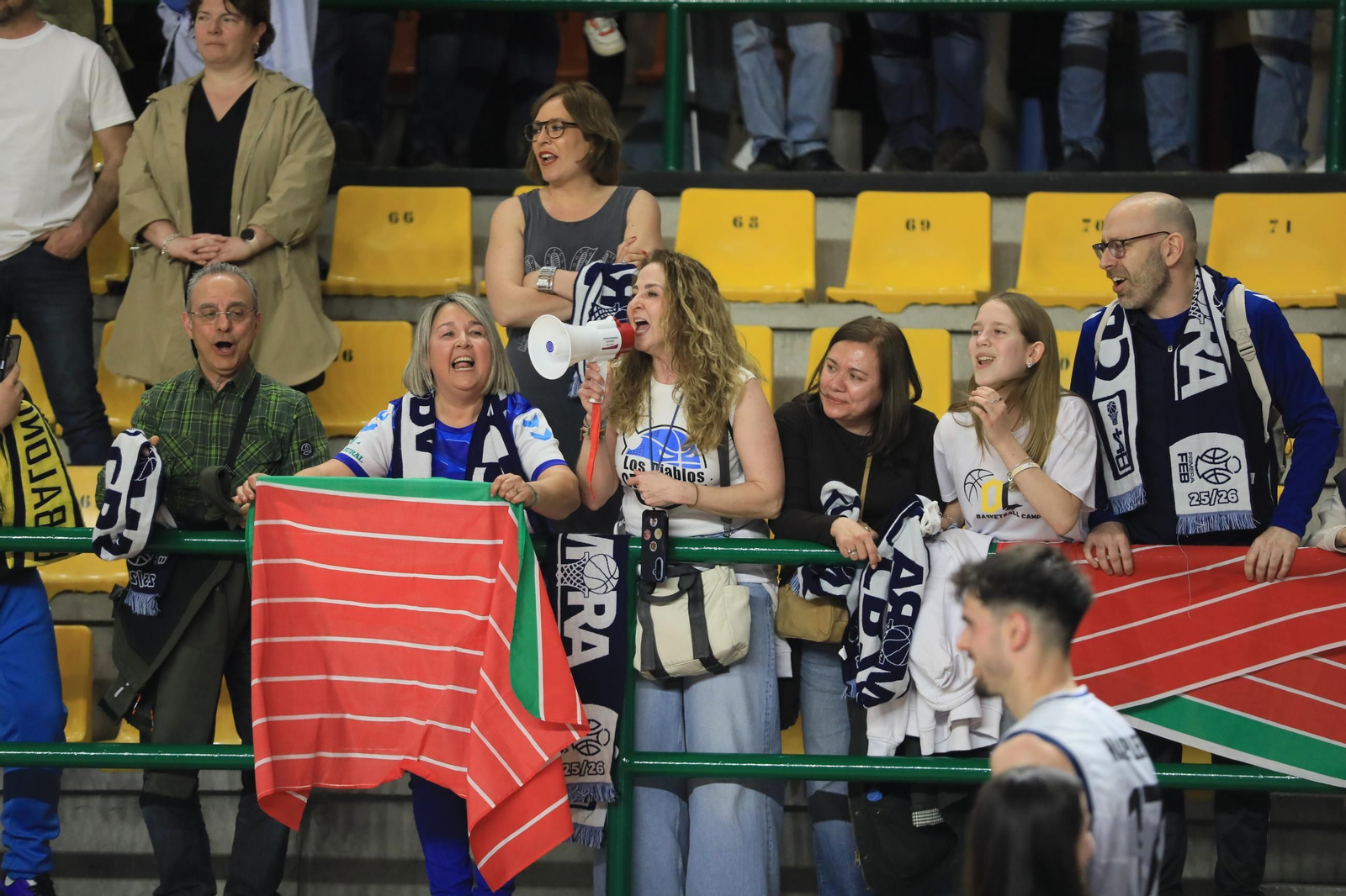 Galería | El Pazo responde al llamado del COB pese a la derrota