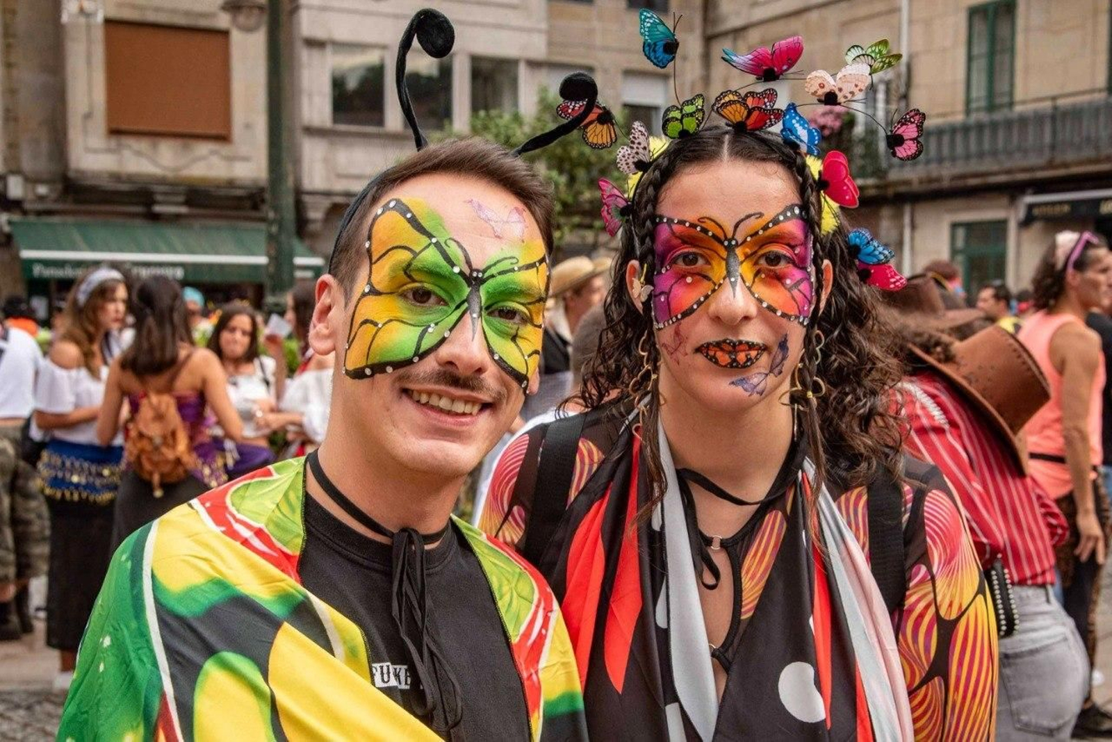 Galería | Coloridos disfraces visten las calles de Redondela