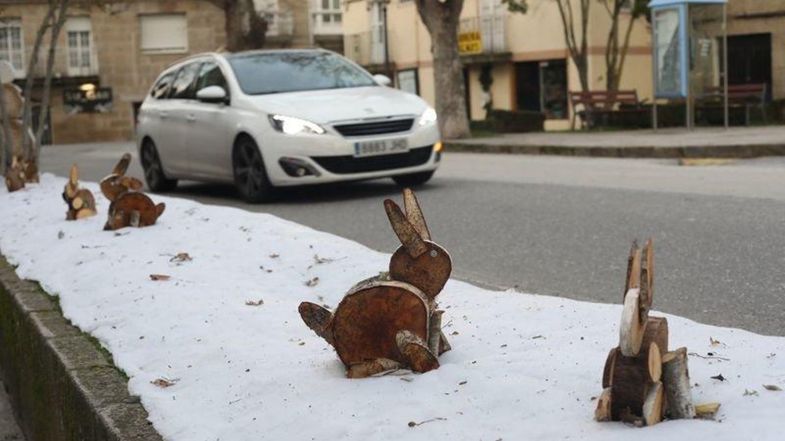 ALLARIZ 25/12/2019 -. Alternativa de ambientación navideña en Allariz, con apenas luces y una clara apuesta por la creatividad propia. José Paz
