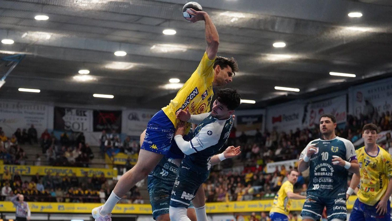 El Cangas perdió ayer contra el Villa de Aranda y se sitúa en zona de descenso.