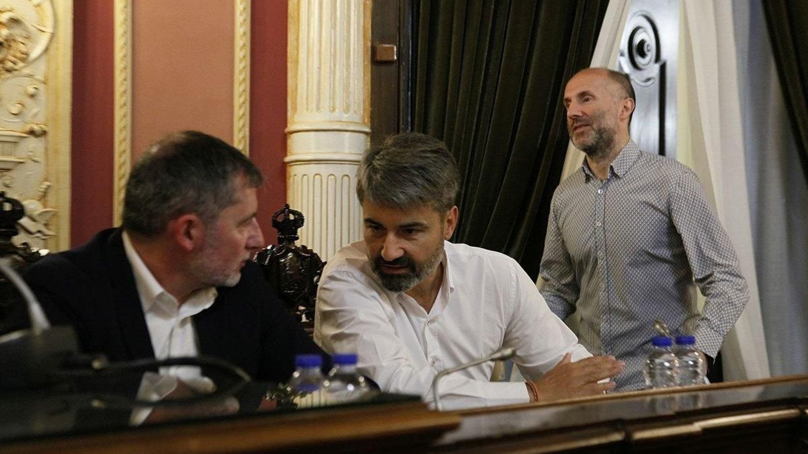 Jácome se reencontró con el interventor en el pleno.