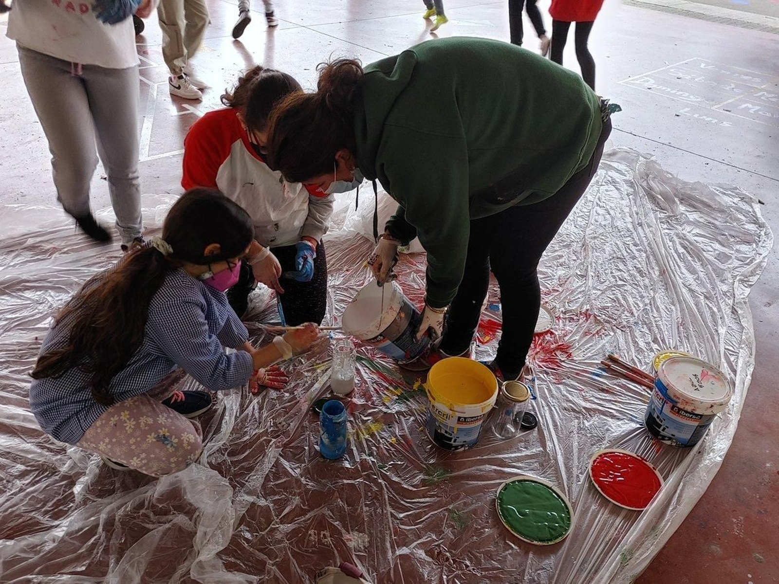 Preparando algúns dos elementos decorativos.