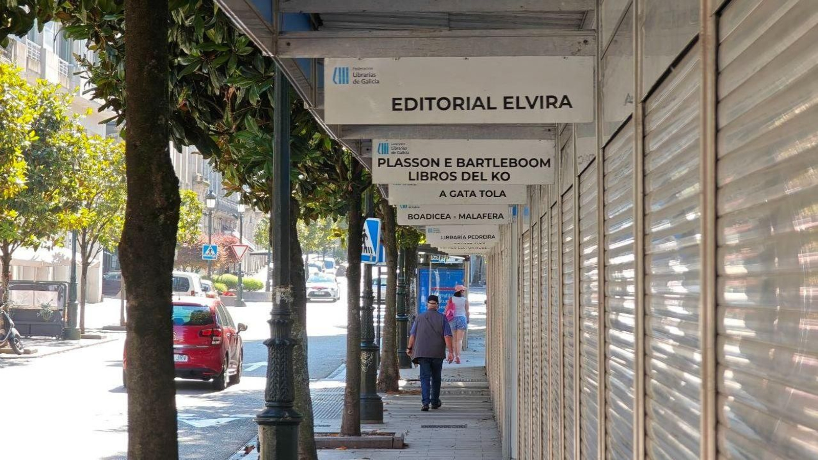 Las casetas de la Feira do Libro ya están listas para su próxima apertura, mañana, en la Alameda.