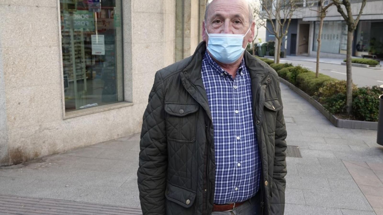 Antonio, a favor de quitarla.