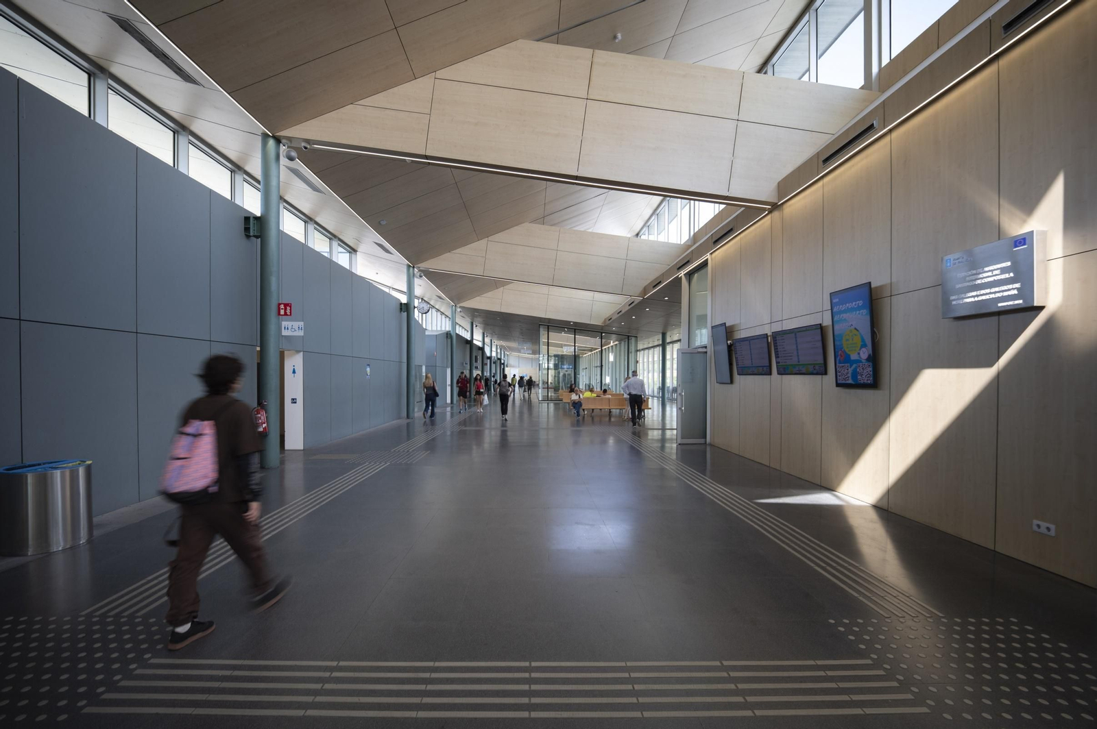 Galería | La estación intermodal de Santiago culmina con una moderna galería para los viajeros, en fotos