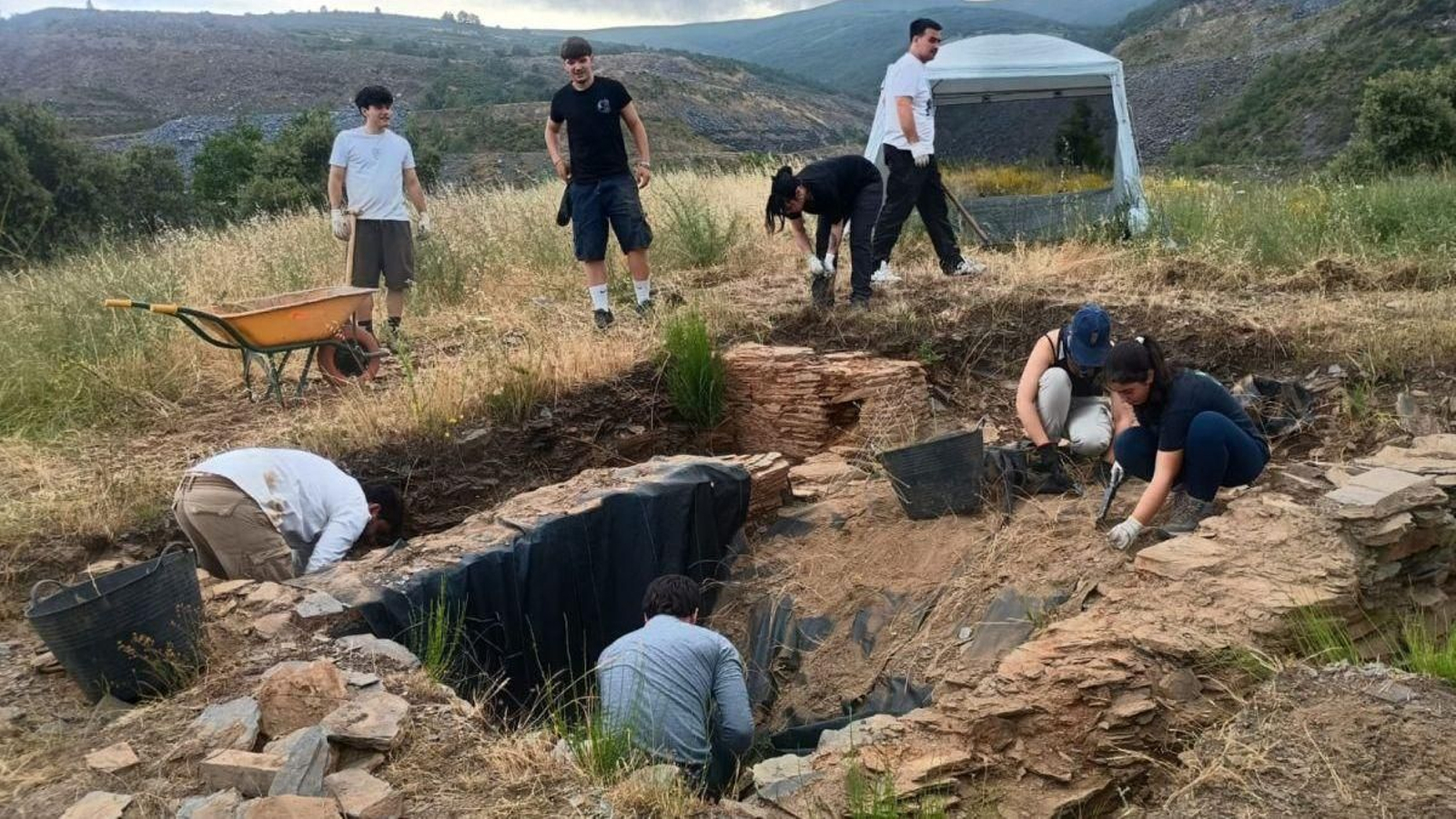 Excavaciones iniciadas por Sputnik Labrego en Casaio.