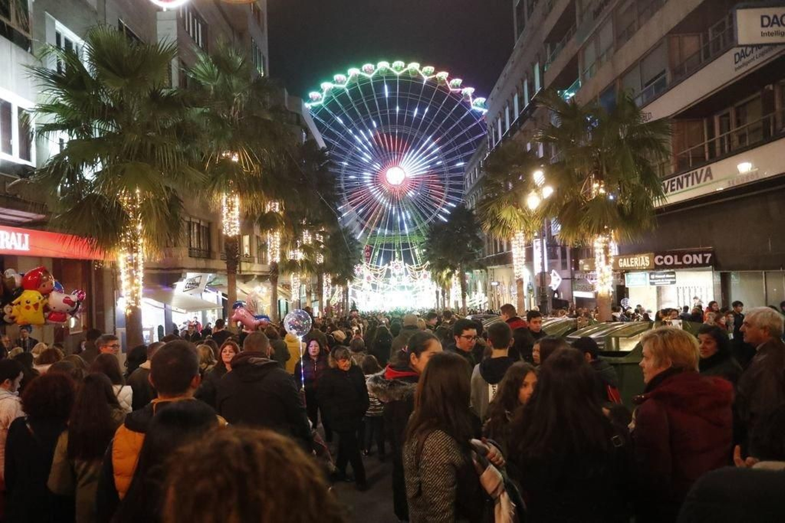 Los turistas invaden Vigo en el Puente143
