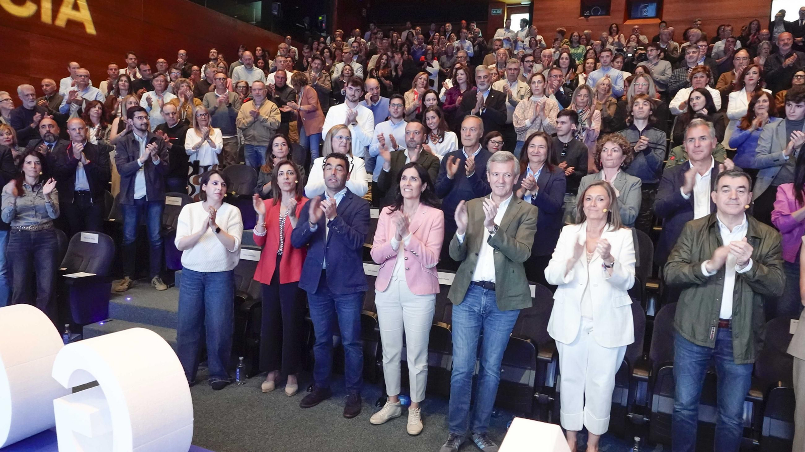 Galería | Rueda lidera el acto del PPdeG en Vigo y hace balance del mandato