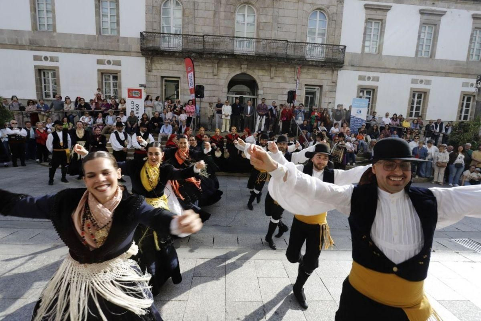 Vigo vibra por todos sus rincones con la danza