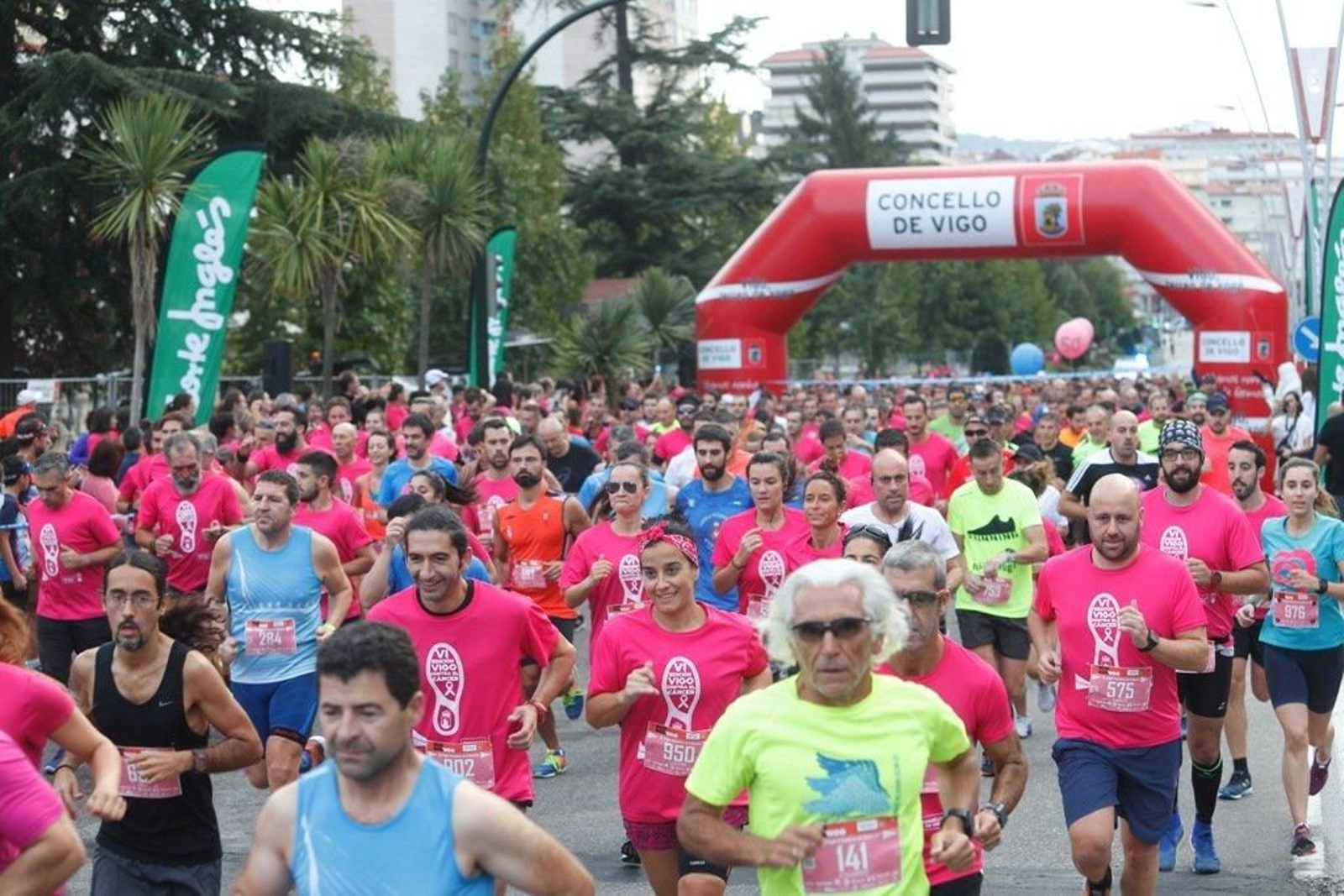 El color rosa abarrotó la Avenida de Castelao - JV Landín 198