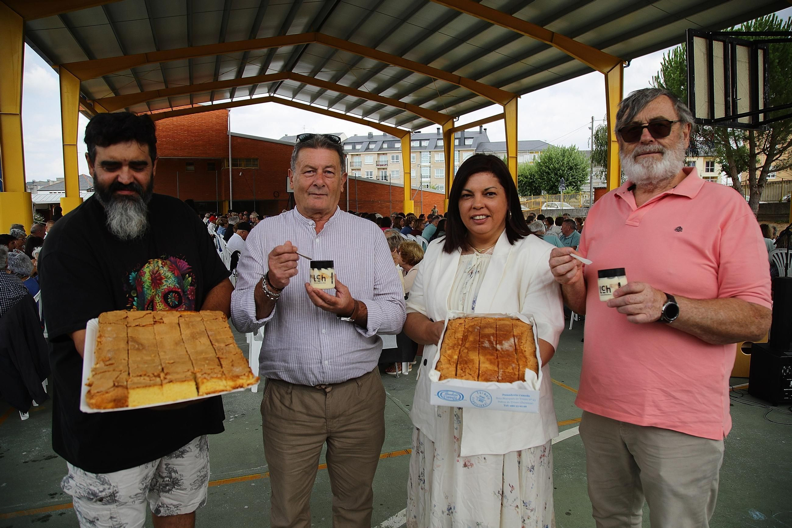 Galería | Biscoito de fariña, ovos, azucre e manteiga para celebrar a Festa da Bica en A Pobra de Trives