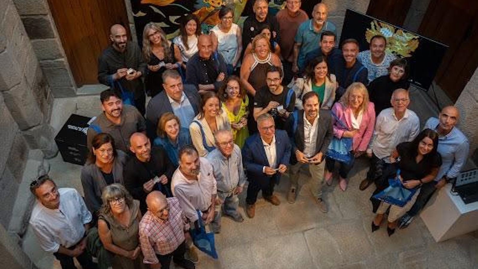 Autoridades, organizadores y patrocinadores en el Pazo de Vilamarín durante la presentación del OUFF.