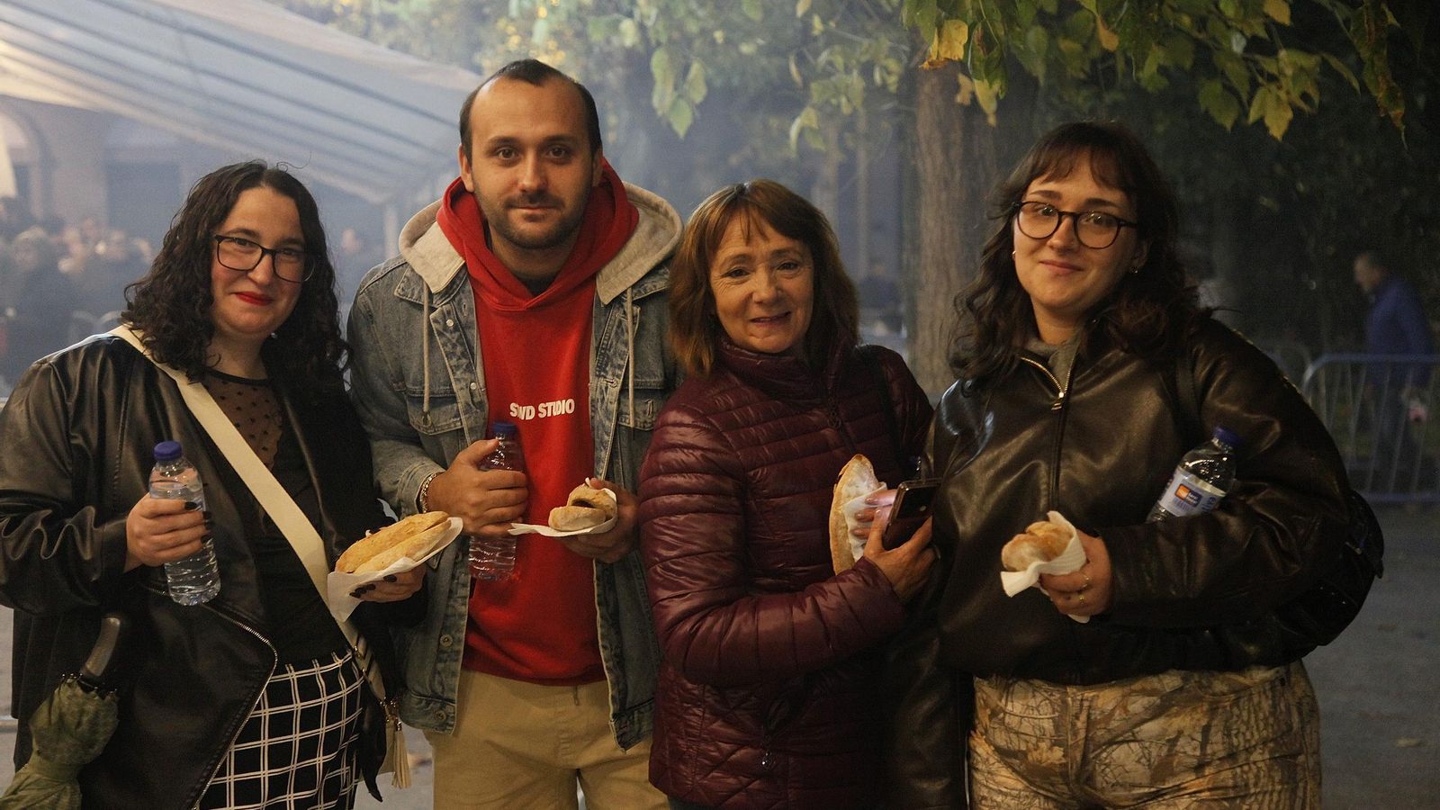 Galería | Cabezudos, castañas y bollo preñado para disfrutar de los magostos en la ciudad