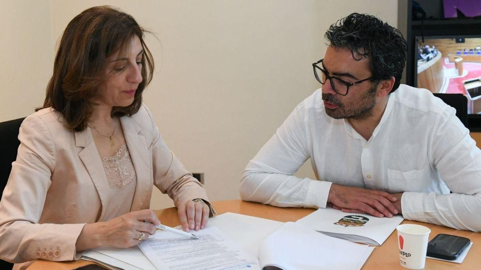Ángeles Vázquez y Juan Anta, en la reunión de Santiago de Compostela.