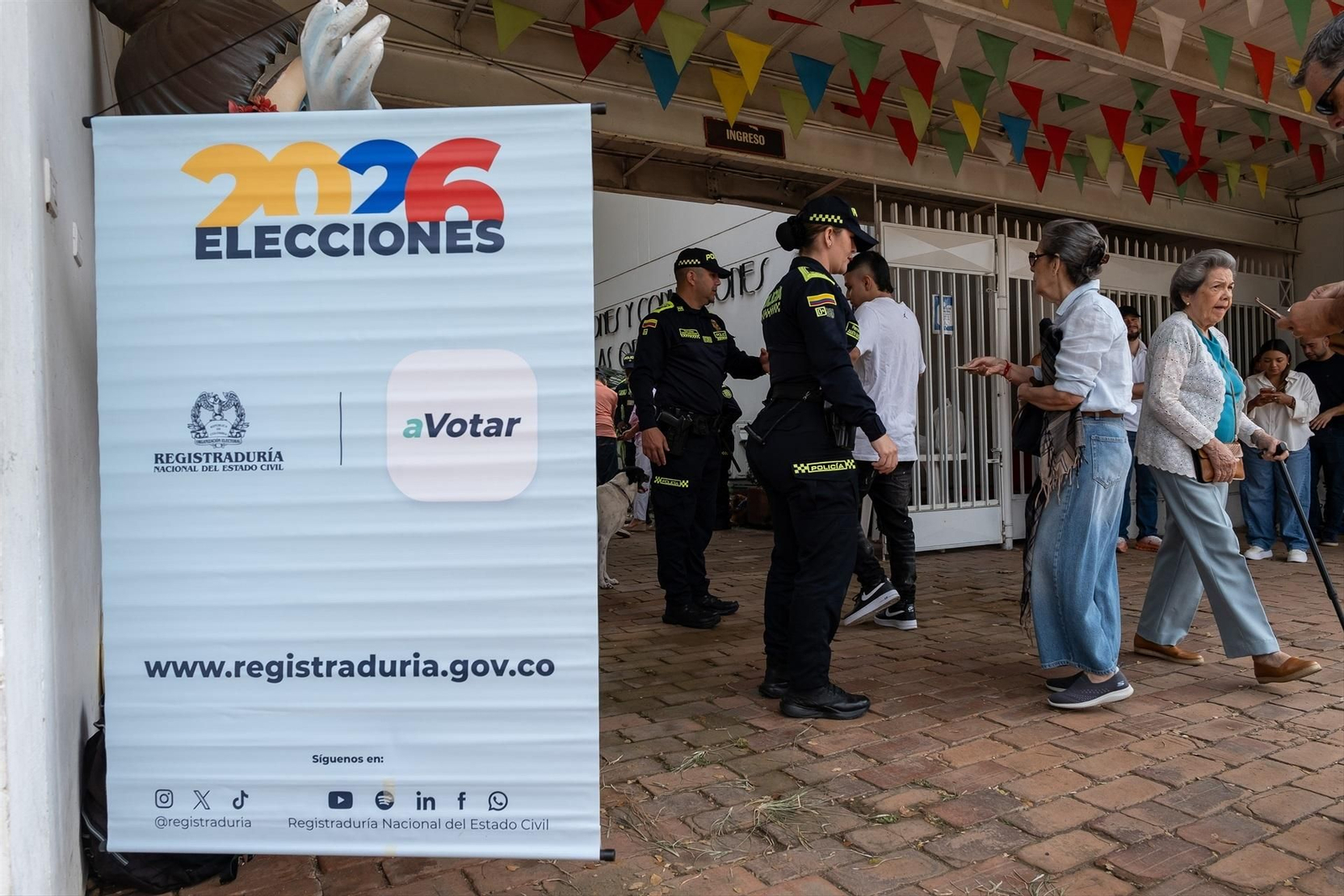 Propaganda electoral a favor del candidato del oficialismo colombiano Iván Cepeda.