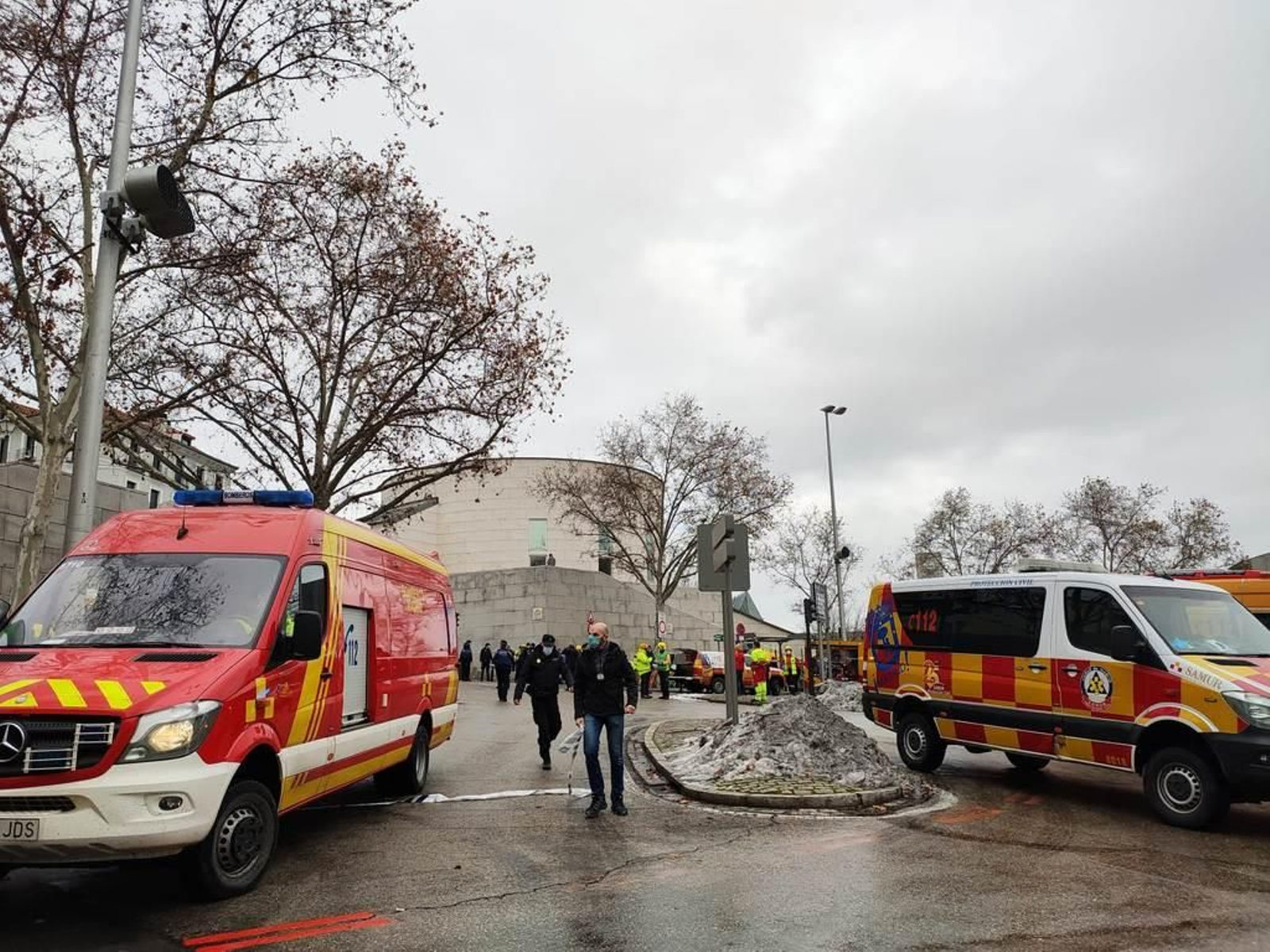 Una fuerte explosión en la calle Toledo de Madrid hunde varias plantas de un edificio11