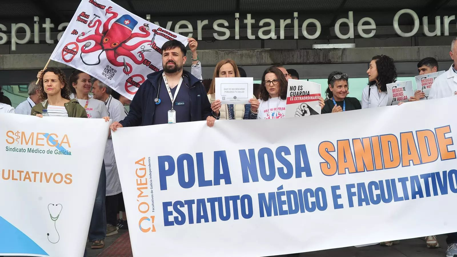 Médicos movilizándose en el CHUO