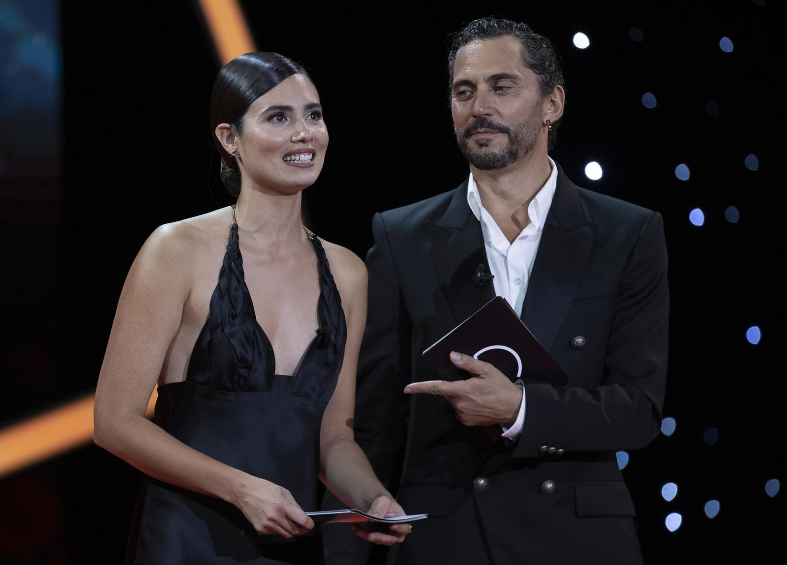 El actor Paco León y la actriz Loreto Mauleón presentan la gala de inauguración de la 70 edición del Festival de Cine de San Sebastián. // EFE